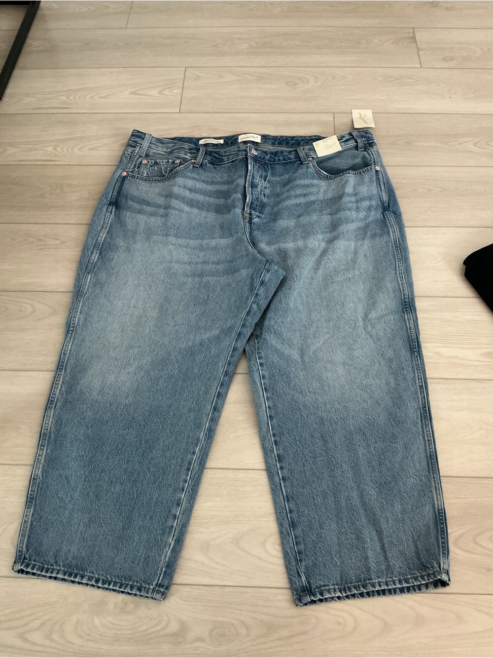 Universal Thread Relaxed Straight Light Blue Jeans